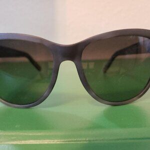 Maui Jim -- AILANA - Mint Condition !!